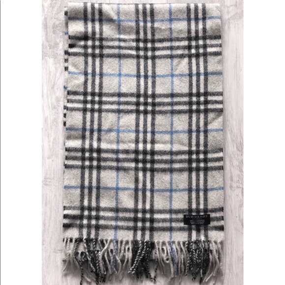 Burberry London Cashmere Scarf - Picture 4 of 5
